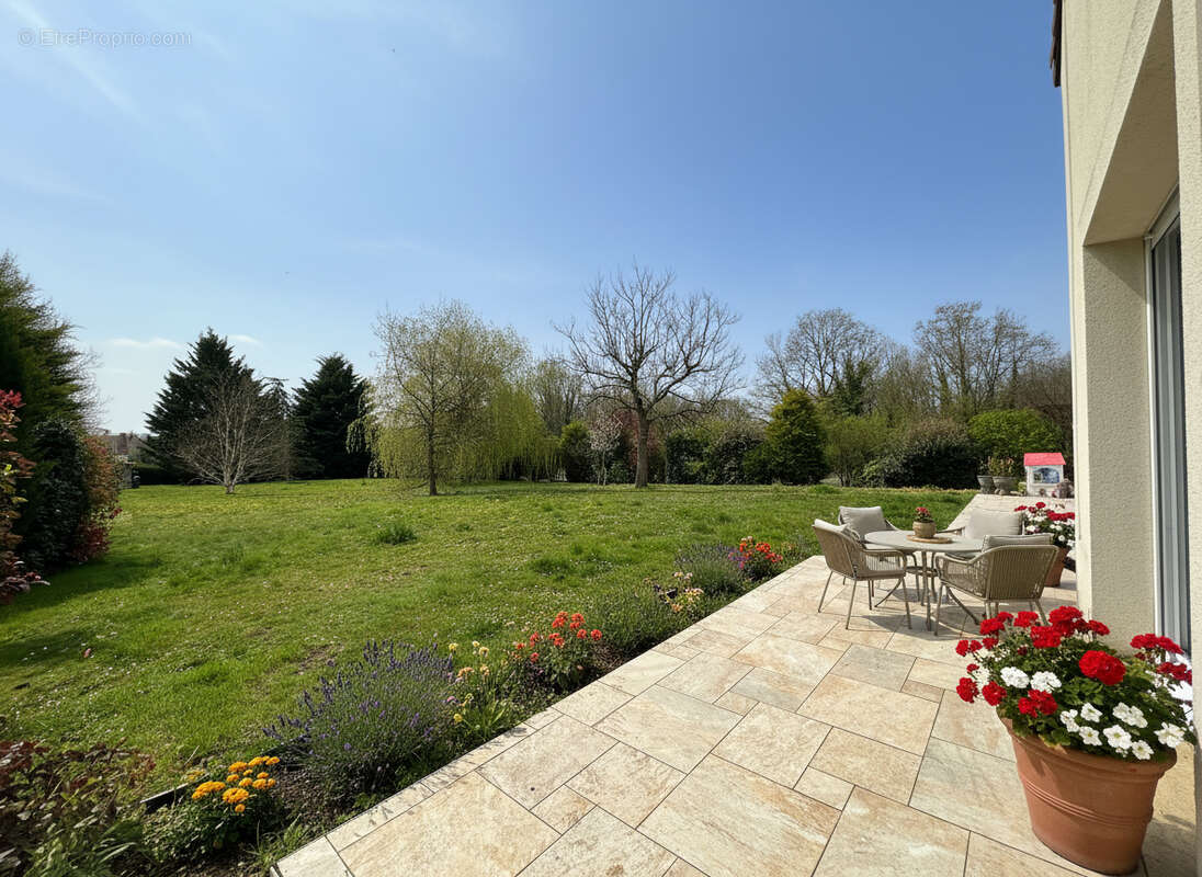 Maison à LA CELLE-SUR-MORIN