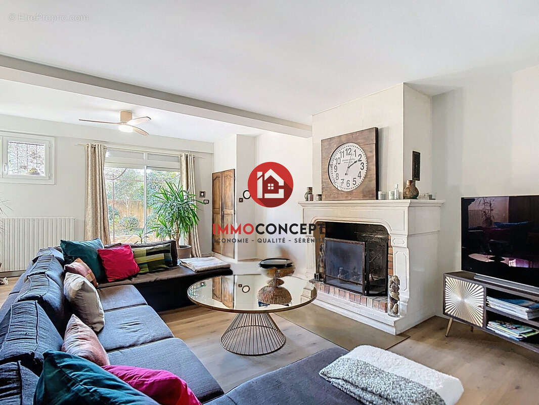 Maison à LES ANGLES