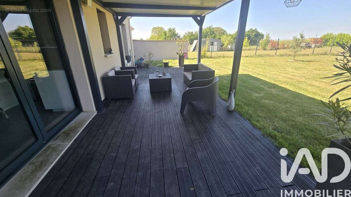 Maison 103 m² à Briarres-Sur-Essonne  - photo 9