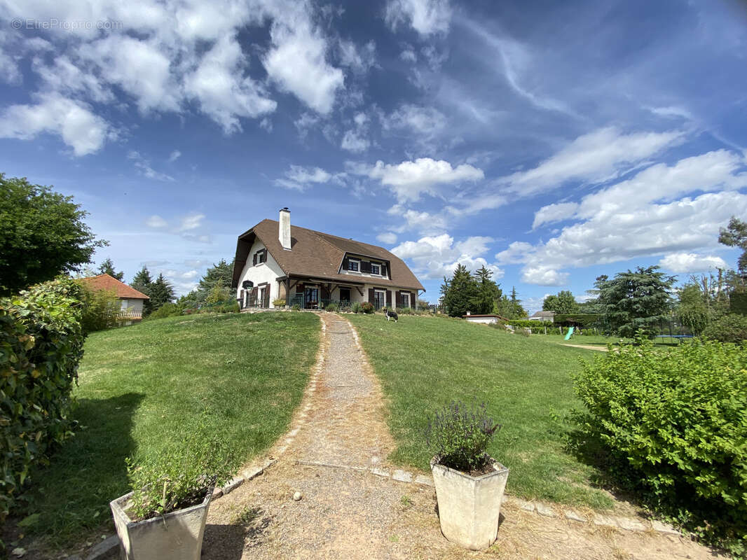 Maison à OUCHES