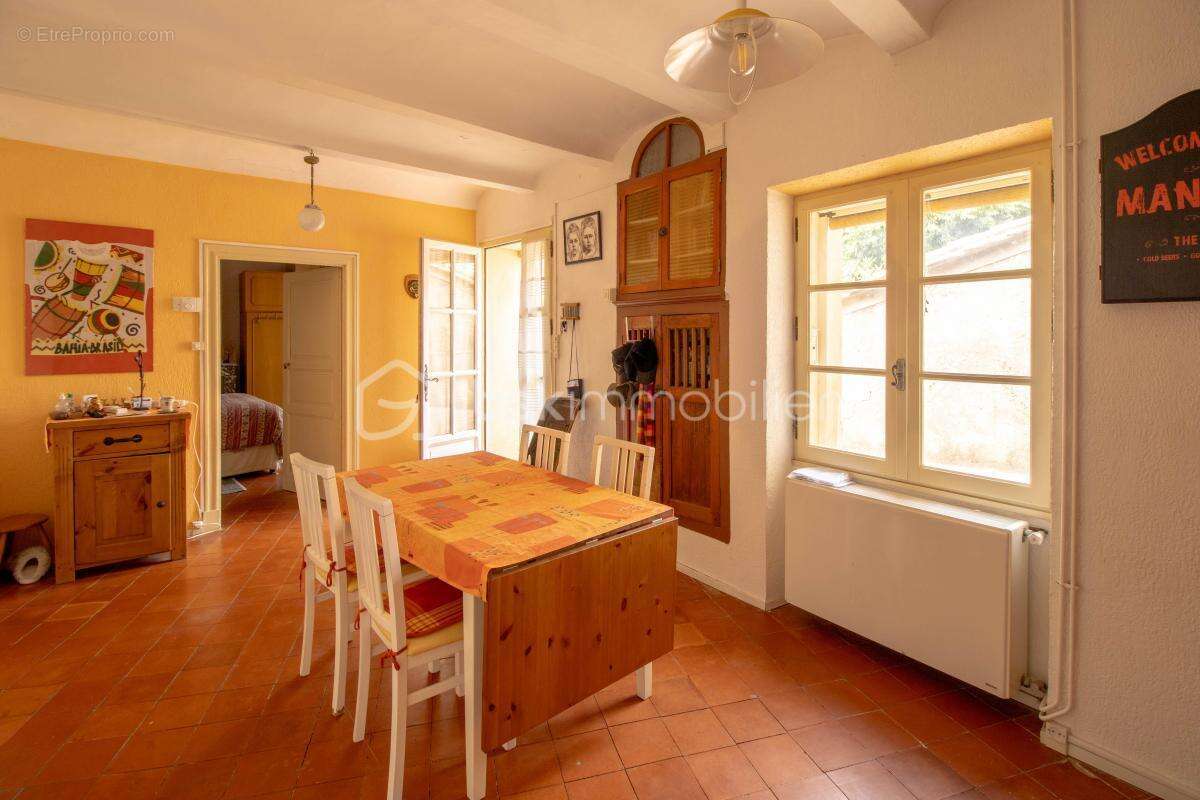 Maison à CRUVIERS-LASCOURS