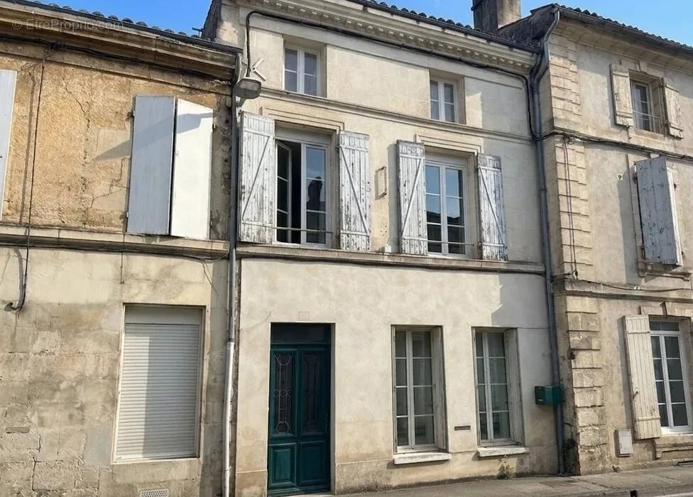 Maison à SAINT-JEAN-D'ANGELY
