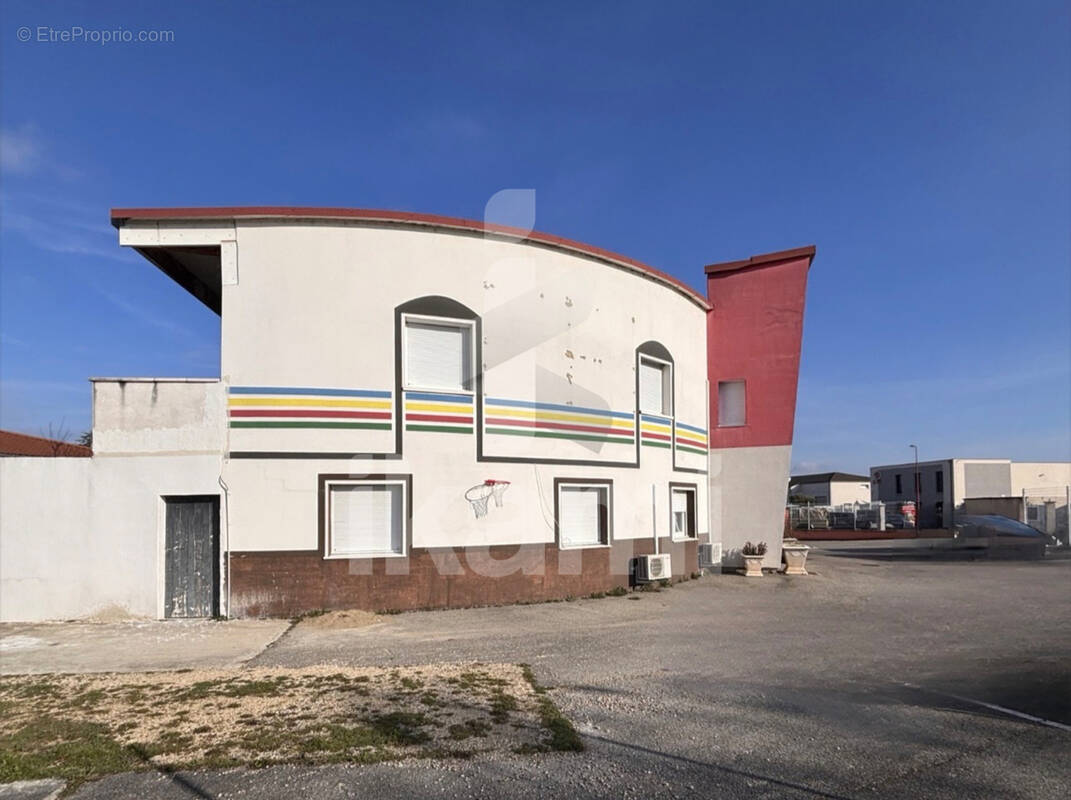 Commerce à MOURS-SAINT-EUSEBE