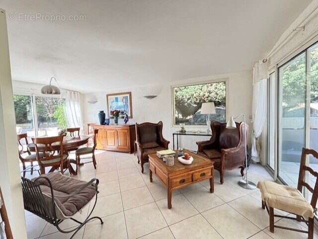 Maison à SAINT-GENEST-LERPT