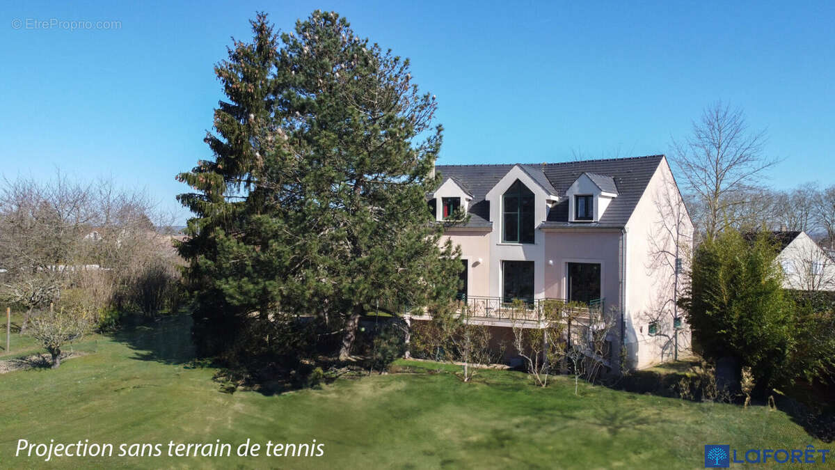 Maison à LA QUEUE-LES-YVELINES