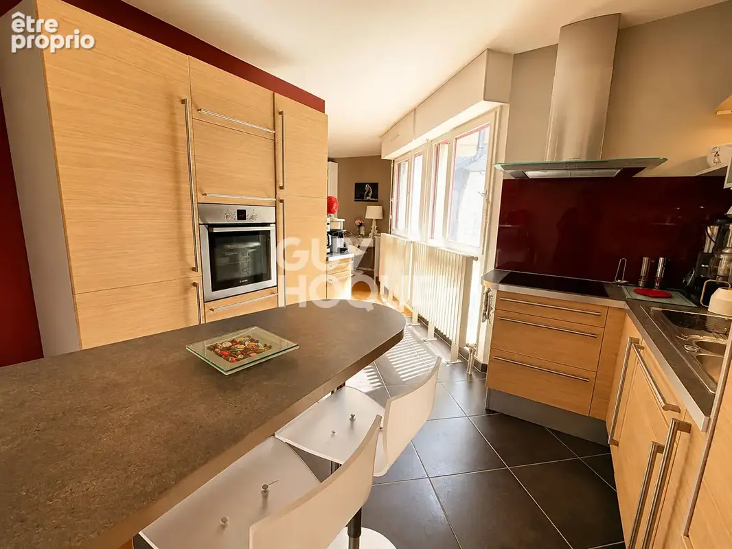 BESANÇON - Appartement T3 de 81 m²  Balcon avec vue sur le Doubs - Calme - Parking - Proche Boucle - photo 3
