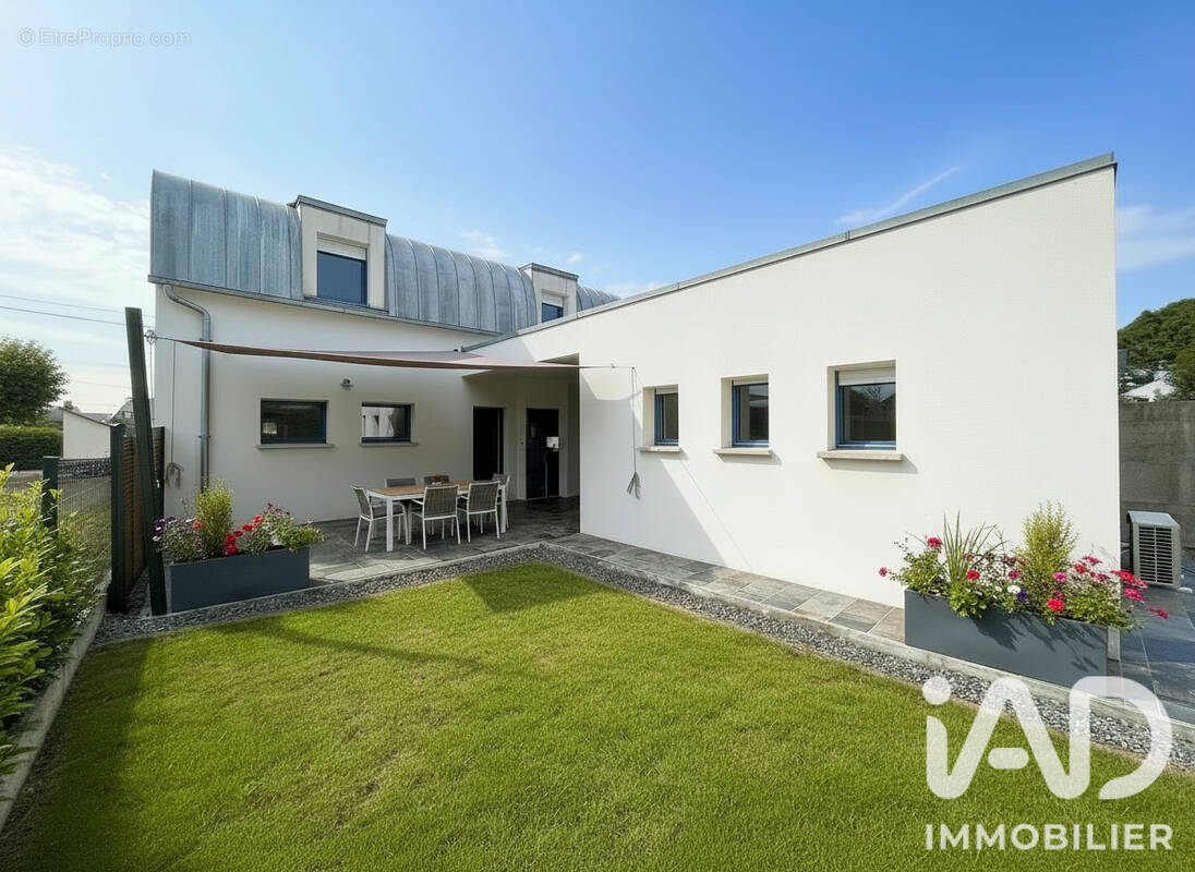 Photo 1 - Maison à LA TURBALLE