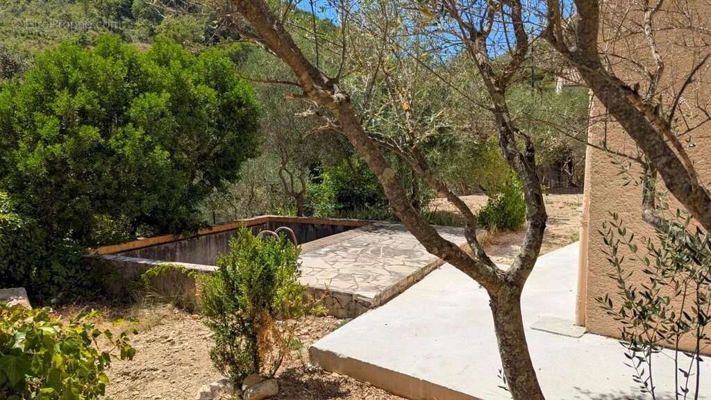 Maison à ENTRECASTEAUX