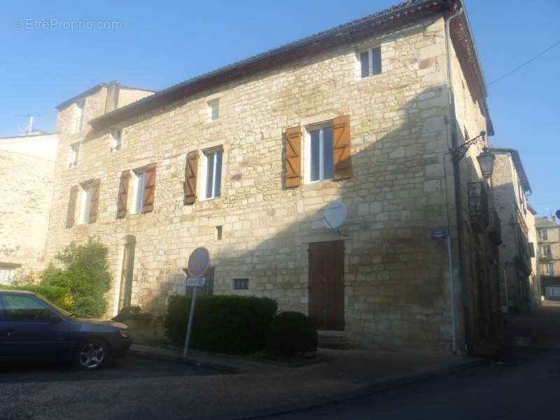 Appartement à FUMEL