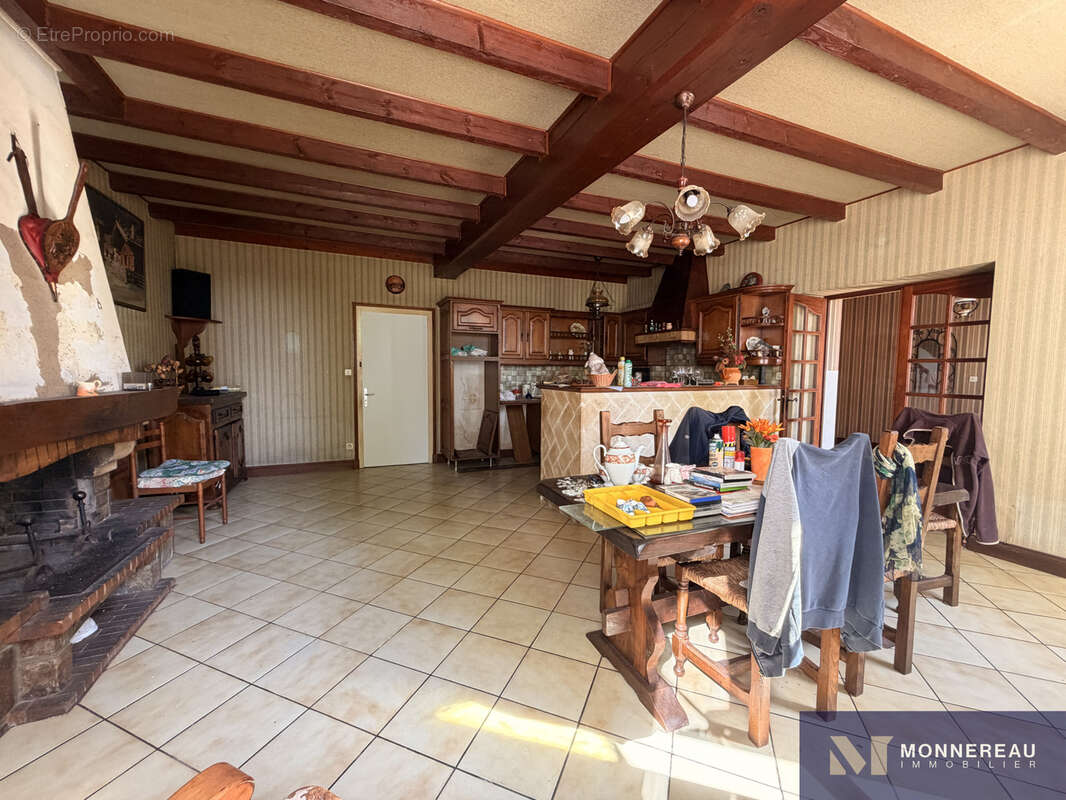 Maison de caractere avec vaste dependances - photo 5
