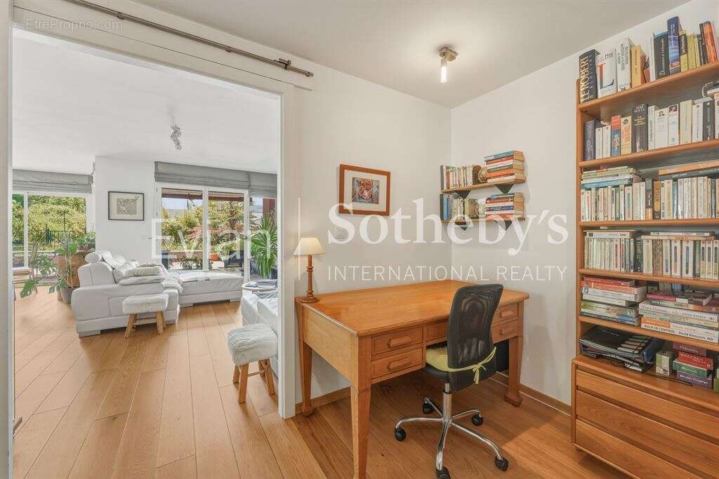 Rare, Evian, T4 en rez de jardin surélevé de 113 m2 avec vue lac et terrasse de 82 m2. - photo 15