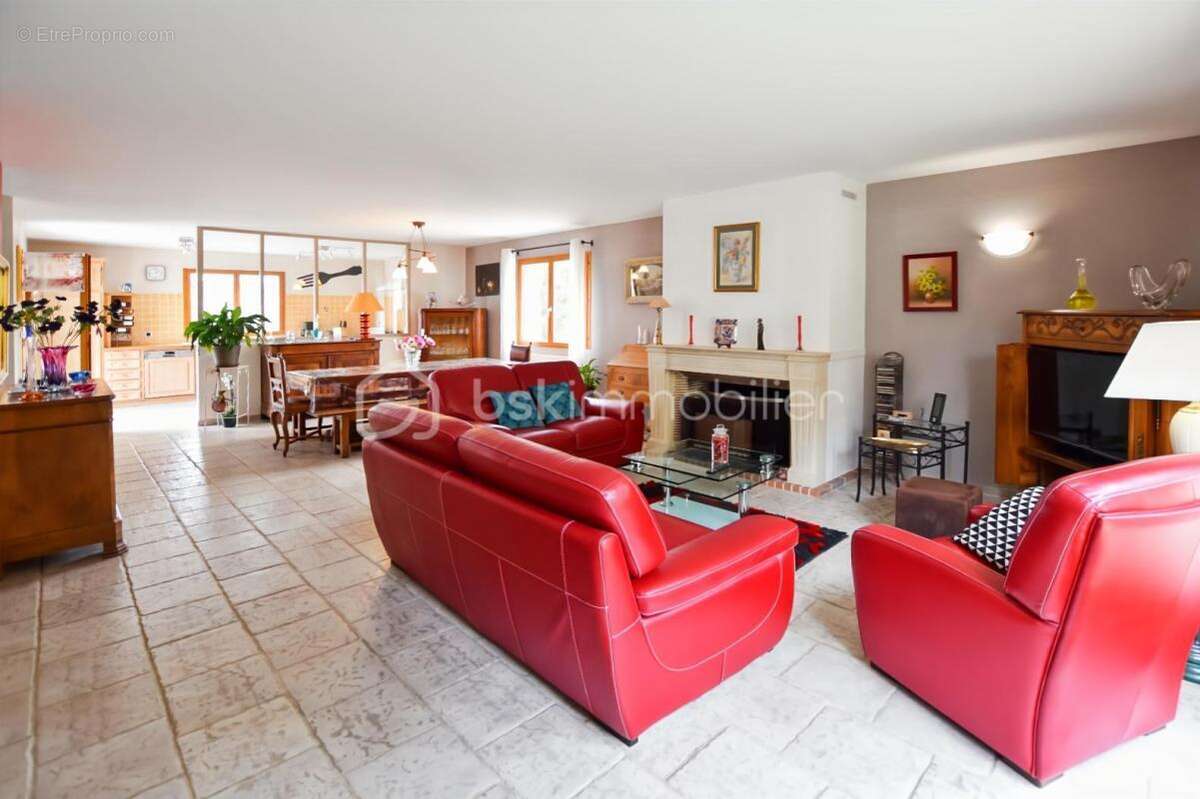 Maison à CRECY-LA-CHAPELLE