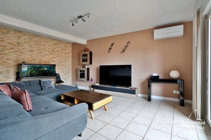 À vendre – Beau duplex 3 pièces de 78,19 m² au dernier étage, avec balcon, garage et place de parking privative - photo 3