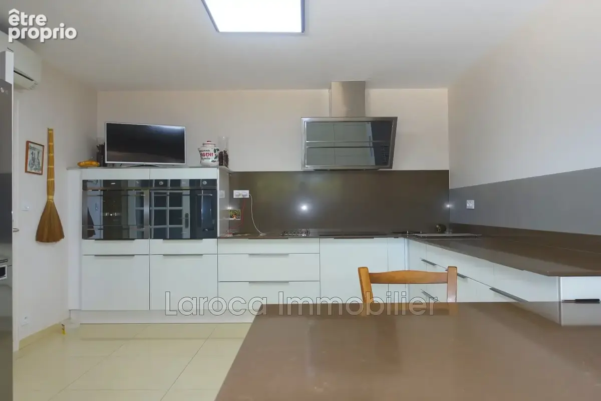 Maison 208 m² à Laroque-Des-Alberes  - photo 6