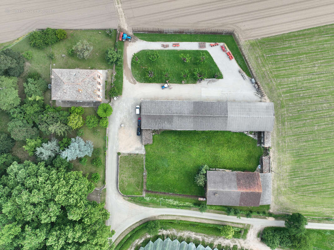 Maison à NEGREPELISSE