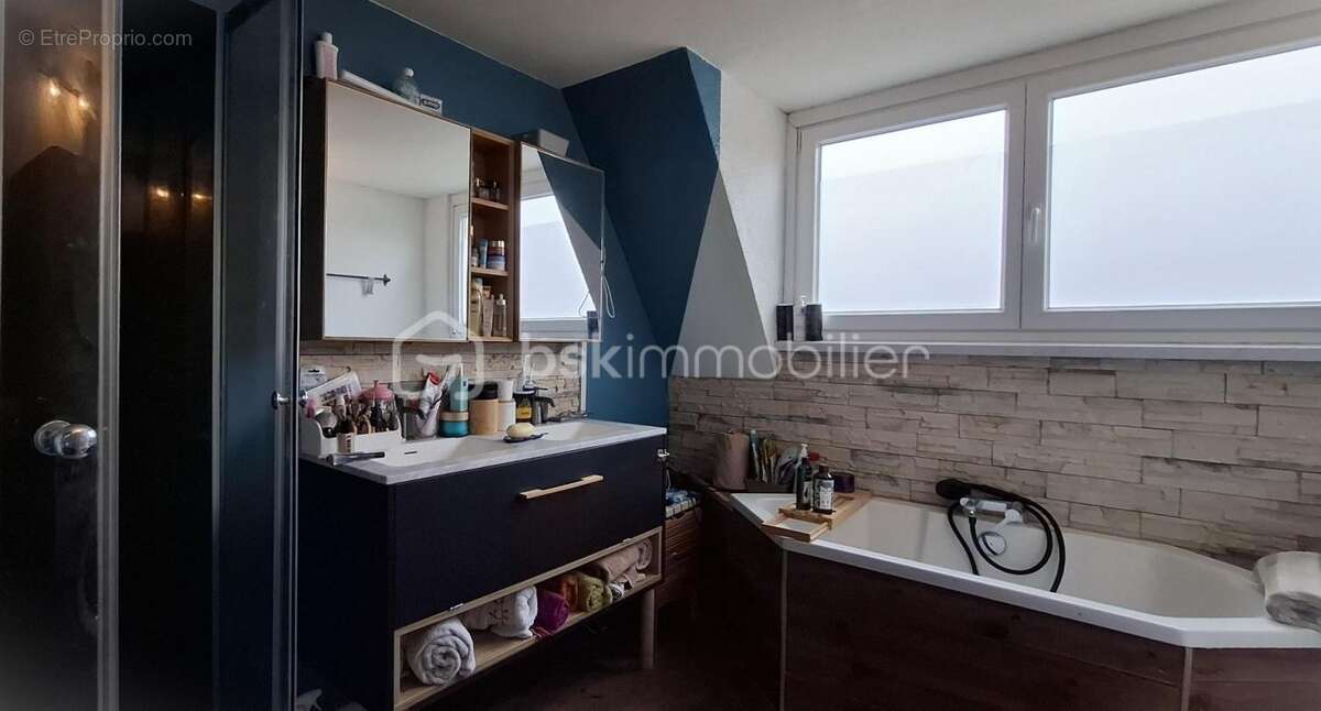 Maison entièrement rénovée, DPE C, 2 chambres, possibilité de 3 chambres, semi plain-pied, chambre au RDC - photo 5