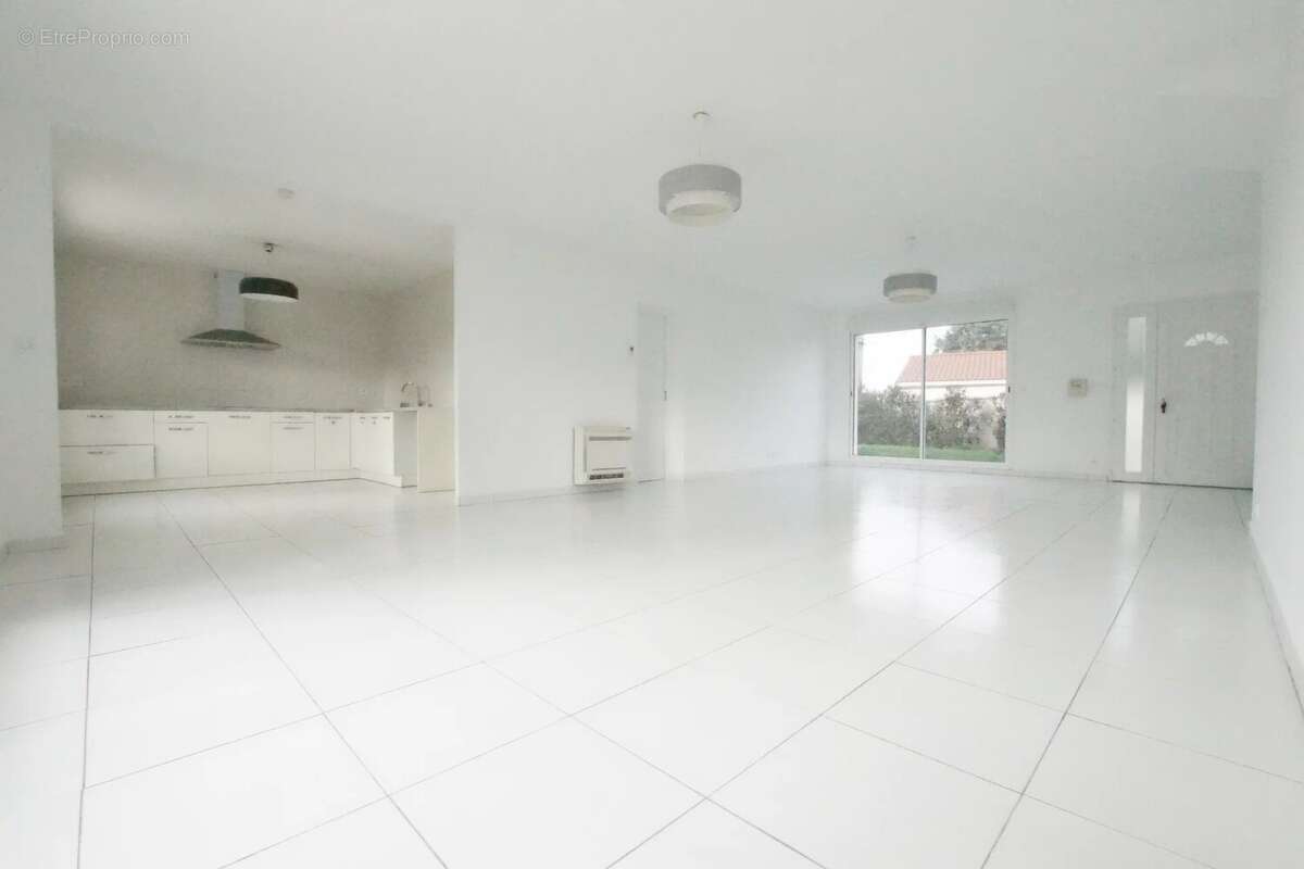 Maison à LA SALVETAT-SAINT-GILLES