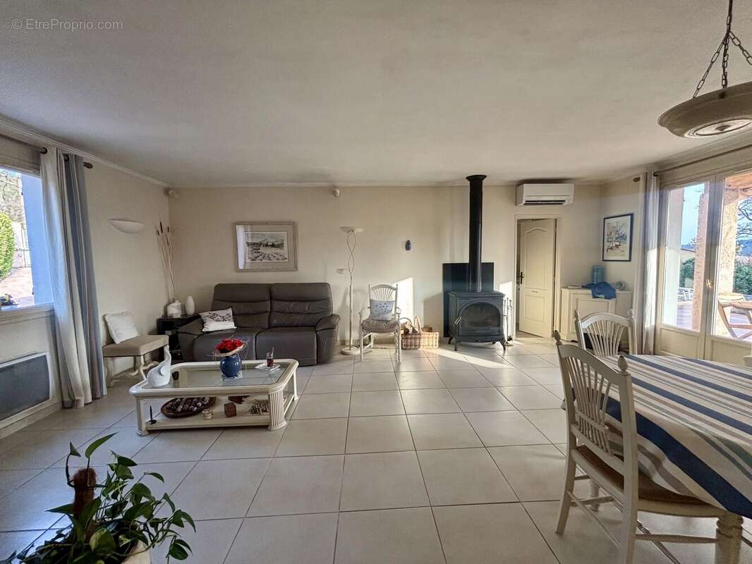 Maison à TOURRETTES