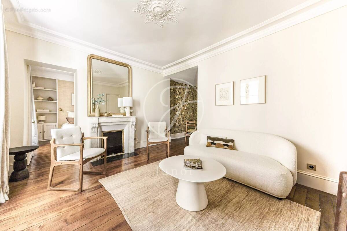 Appartement à PARIS-7E