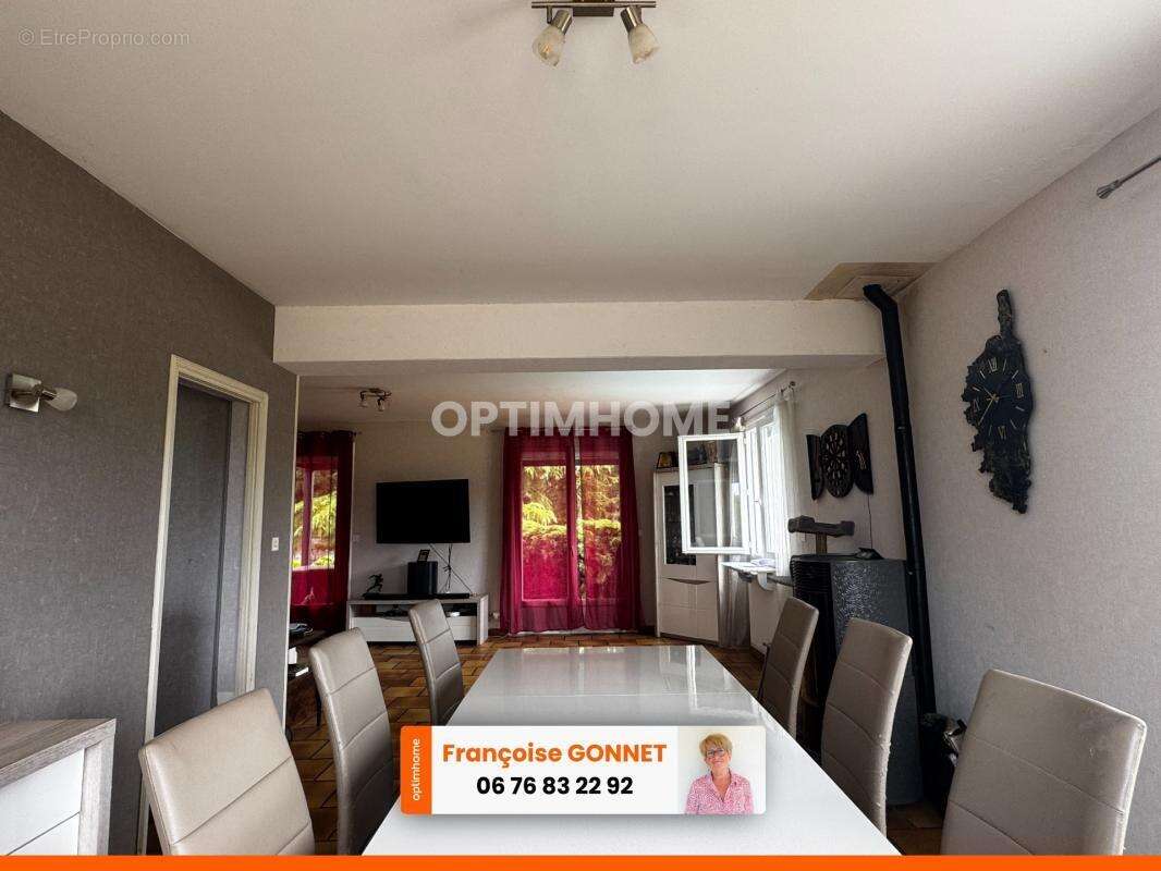 Maison 215 m² - 5 chambres - Terrain 4 200 m² - Piscine - 257 000 € - SAINT PIERRE LES ETIEUX - 18200 - photo 2