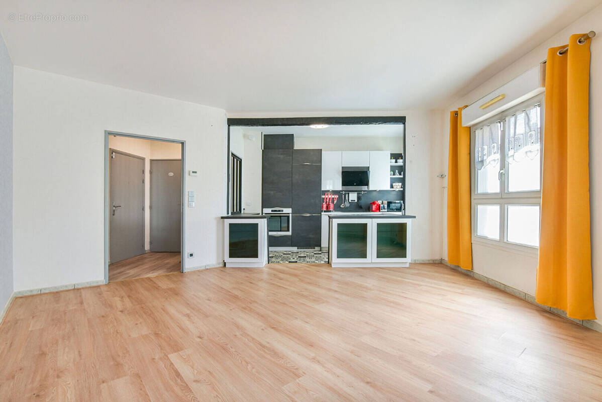 Appartement à BRIE-COMTE-ROBERT