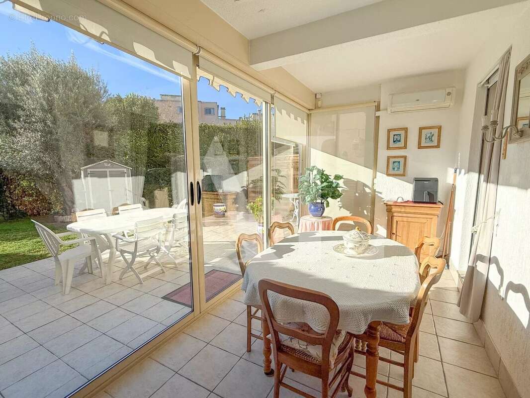 Appartement à VALLAURIS