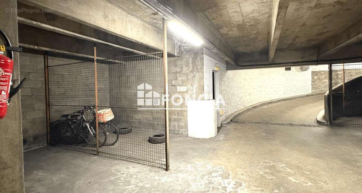 Parking à PARIS-6E