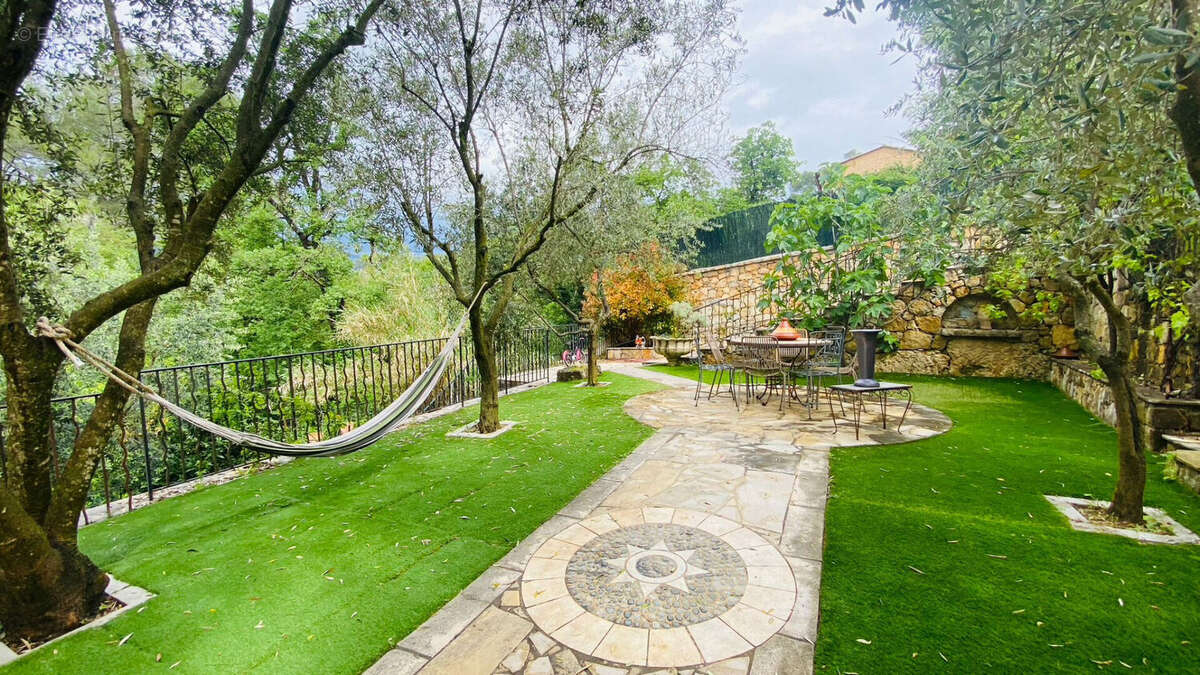 Maison à TOURRETTES