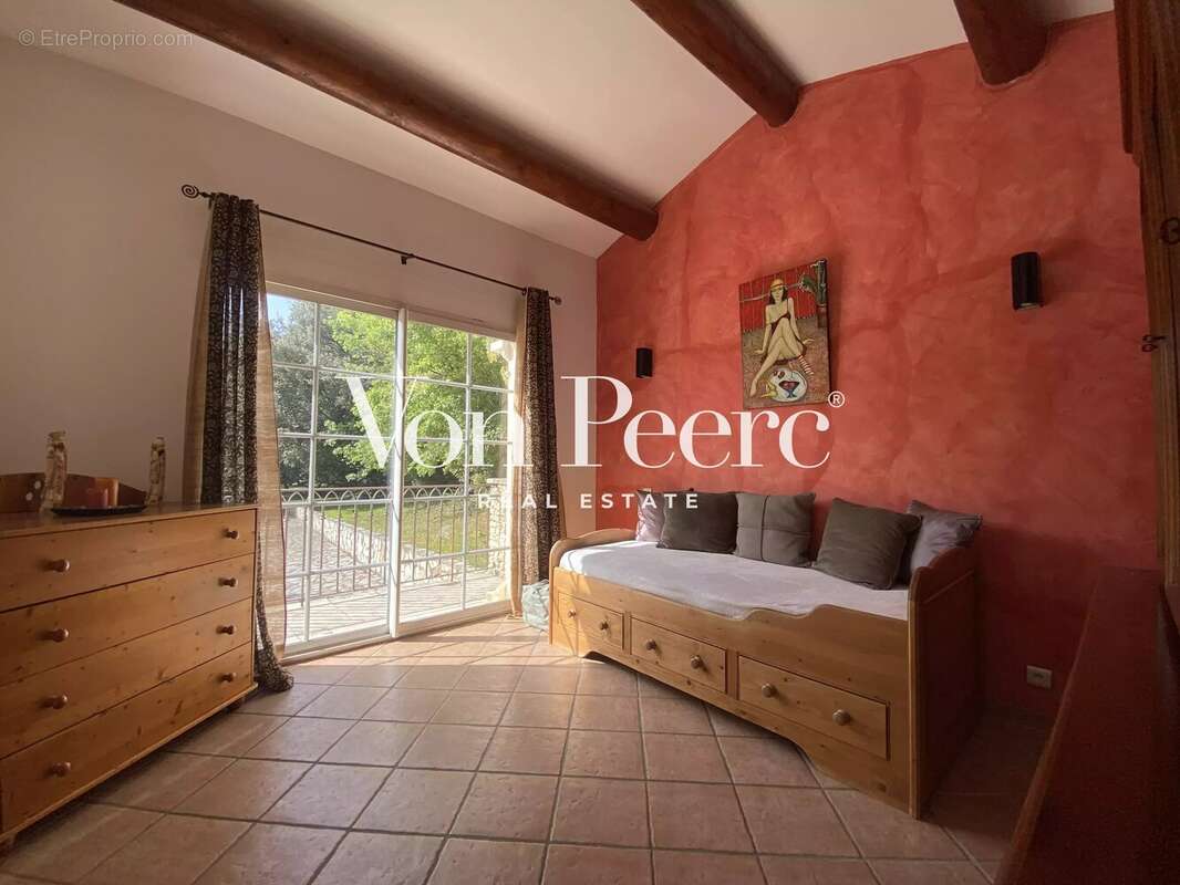 Proche Avignon - Villa provençale sur un terrain paysagé d’1 hectare, - photo 6