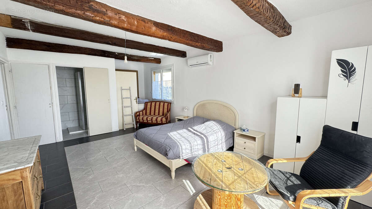 Maison à SAINT-LAURENT-DE-LA-SALANQUE