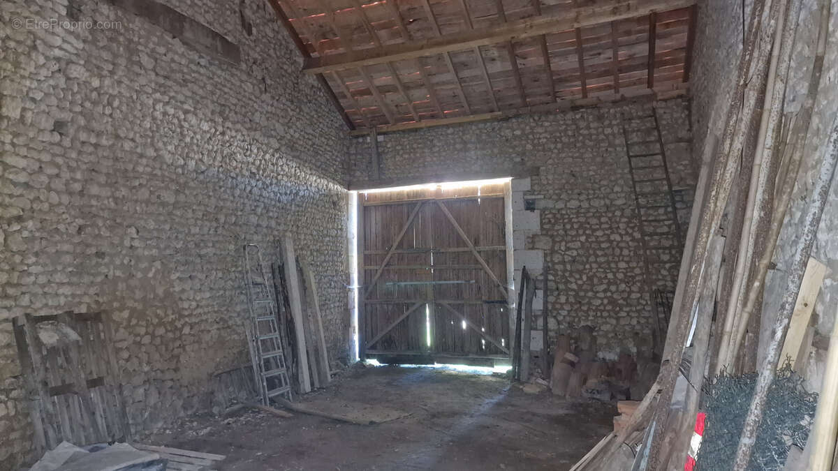 Maison à MONTMOREAU-SAINT-CYBARD