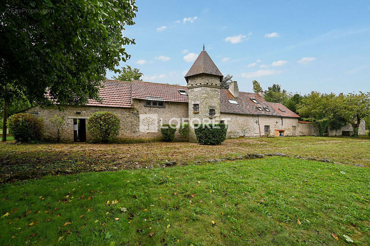 Maison à YEVRE-LA-VILLE