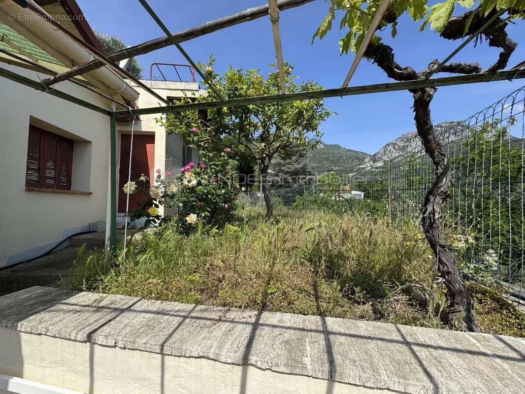 Maison a renover entierement avec terrain proche menton - photo 12