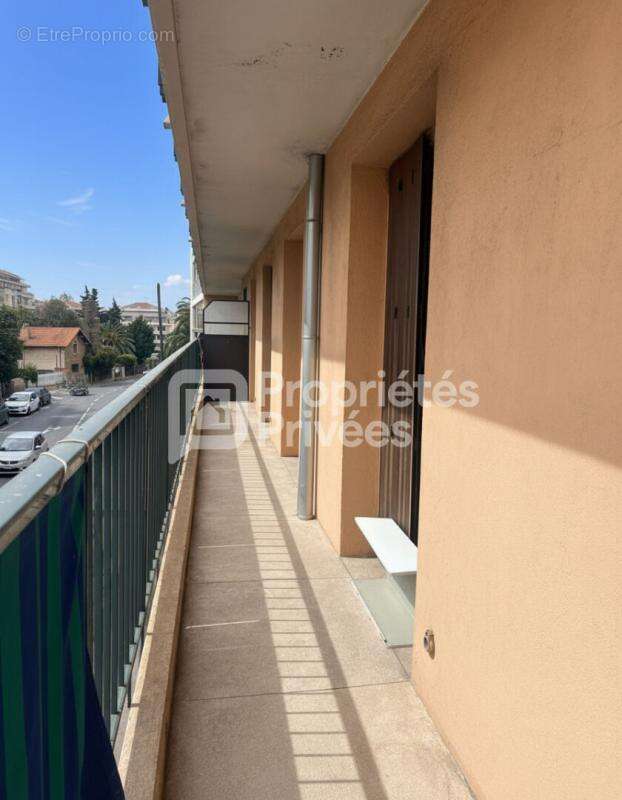 Appartement à VALLAURIS