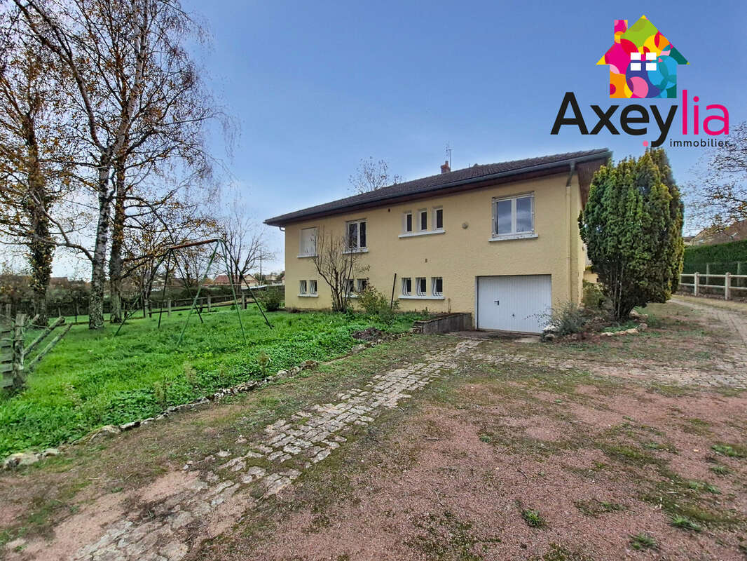 Maison à SAINT-CHRISTOPHE-EN-BRIONNAIS