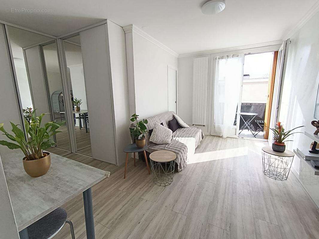 Appartement à COMBS-LA-VILLE