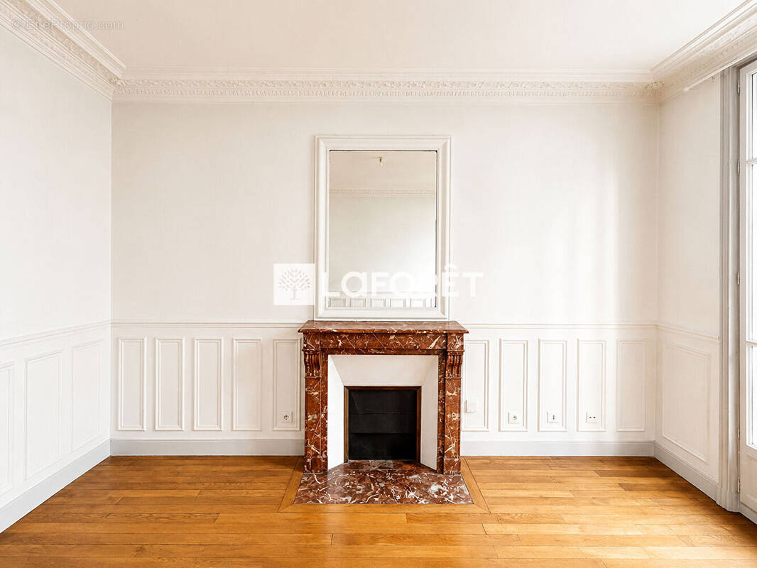 Appartement à PARIS-14E