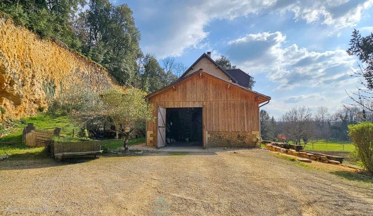 Maison à CARSAC-AILLAC