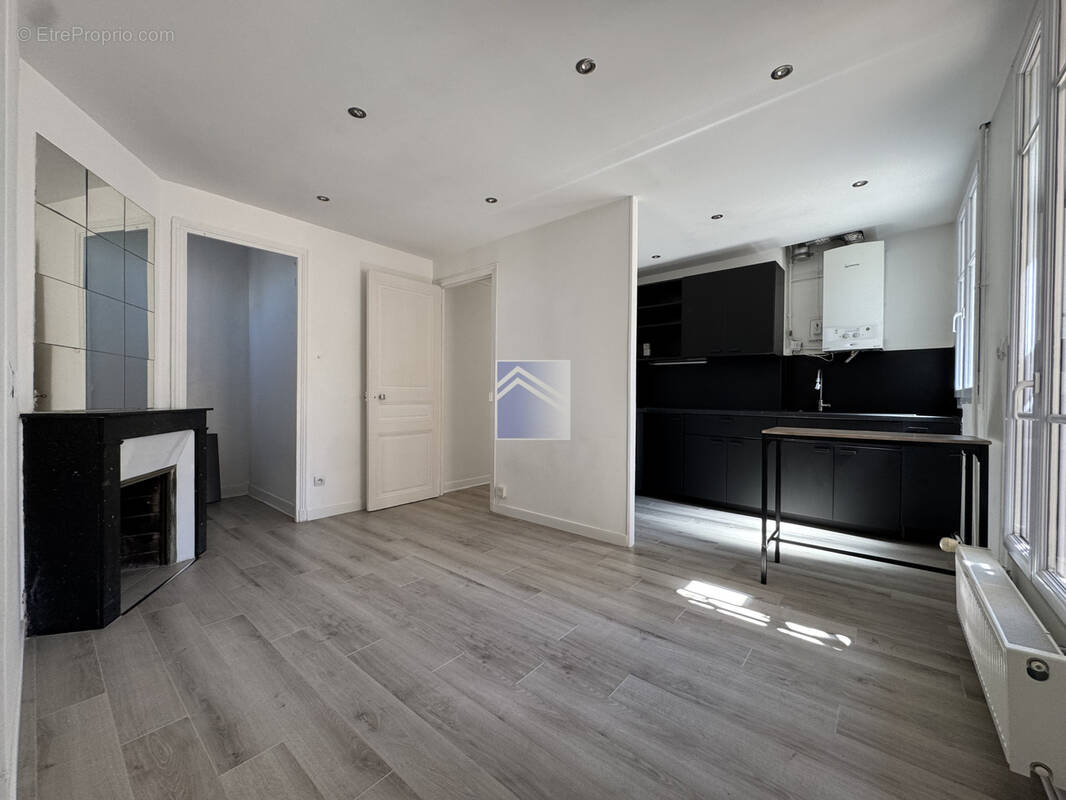 Appartement à COURBEVOIE