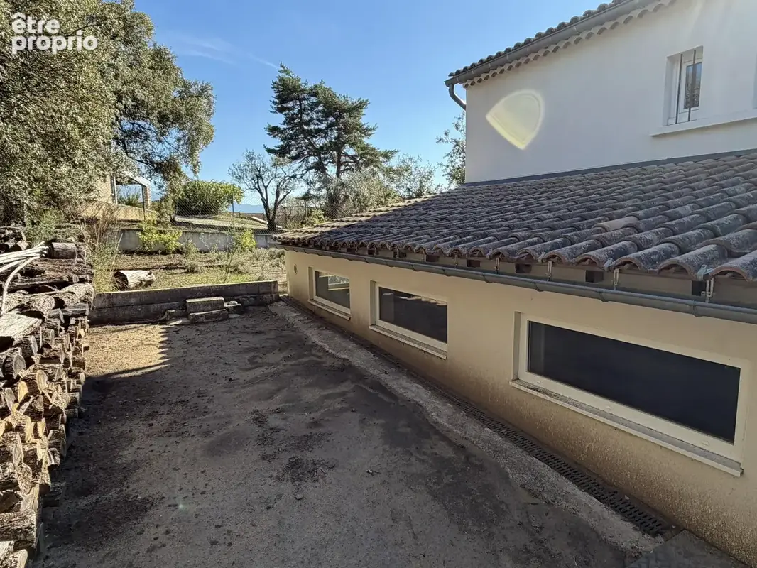 Maison avec vue dégagée et nombreuses dépendances - photo 31