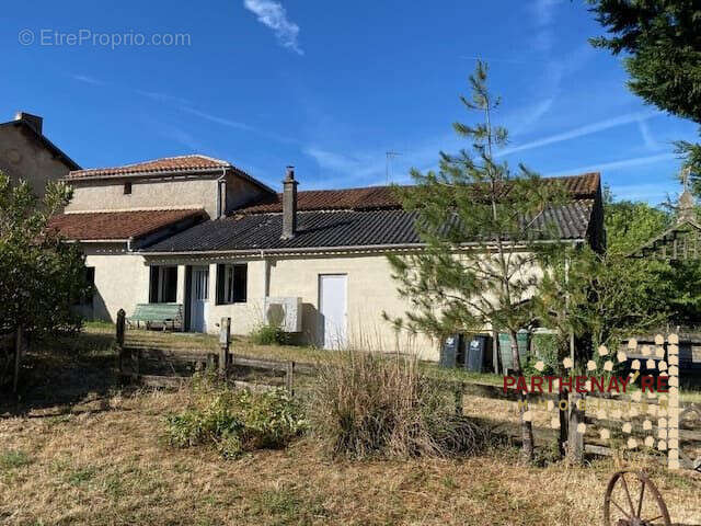Maison 115 m² à Lhoumois  - photo 2
