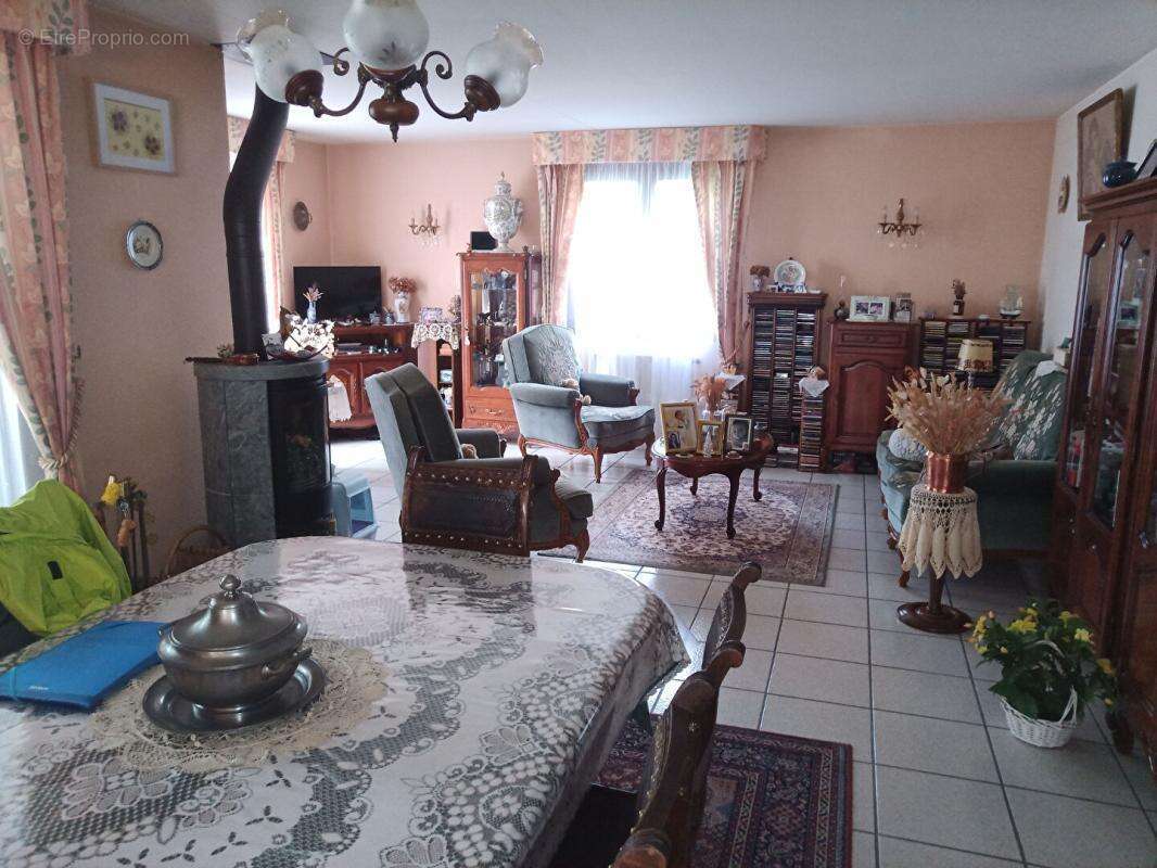 Ceyrat (63), VIAGER OCCUPE, maison de 132 m2 habitables sur 846 m2 de terrain - photo 2