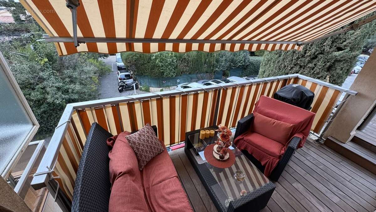 Appartement à SAINT-LAURENT-DU-VAR