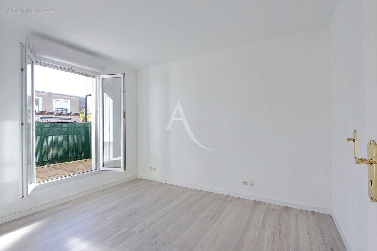 Appartement à VILLENEUVE-LA-GARENNE