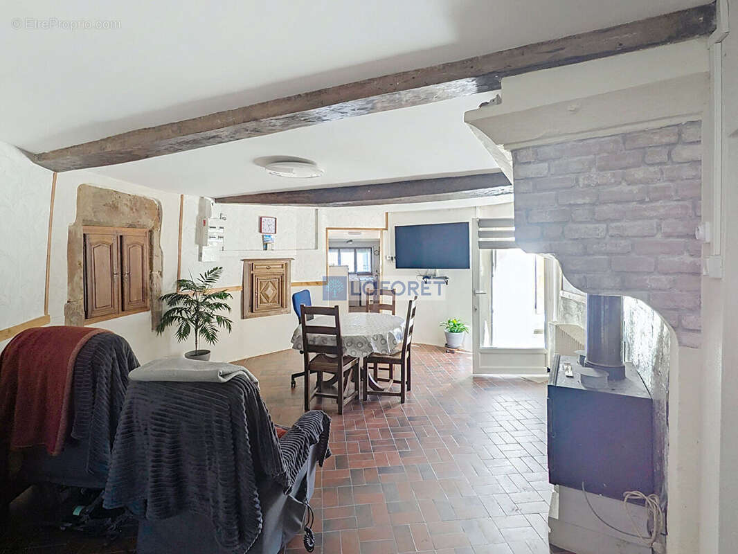 Maison à MONTHUREUX-SUR-SAONE