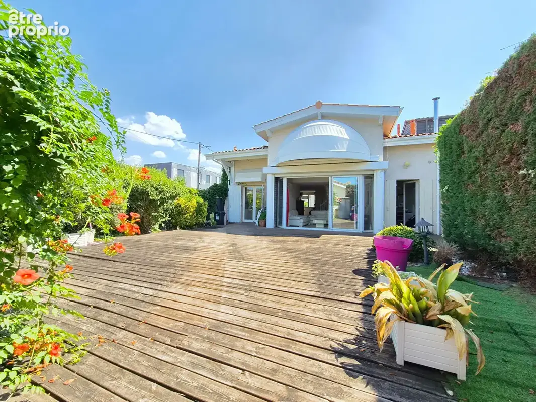 Le Bouscat - Maison 213 m² - Extérieur 175 m² - Garage double - photo 4
