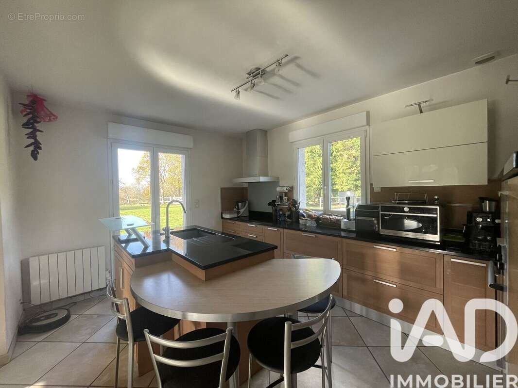 Maison 197 m² à Tredrez-Locquemeau  - photo 5