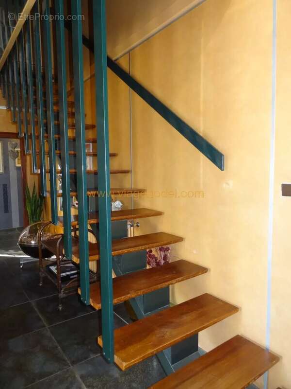 Maison à SAUX-ET-POMAREDE