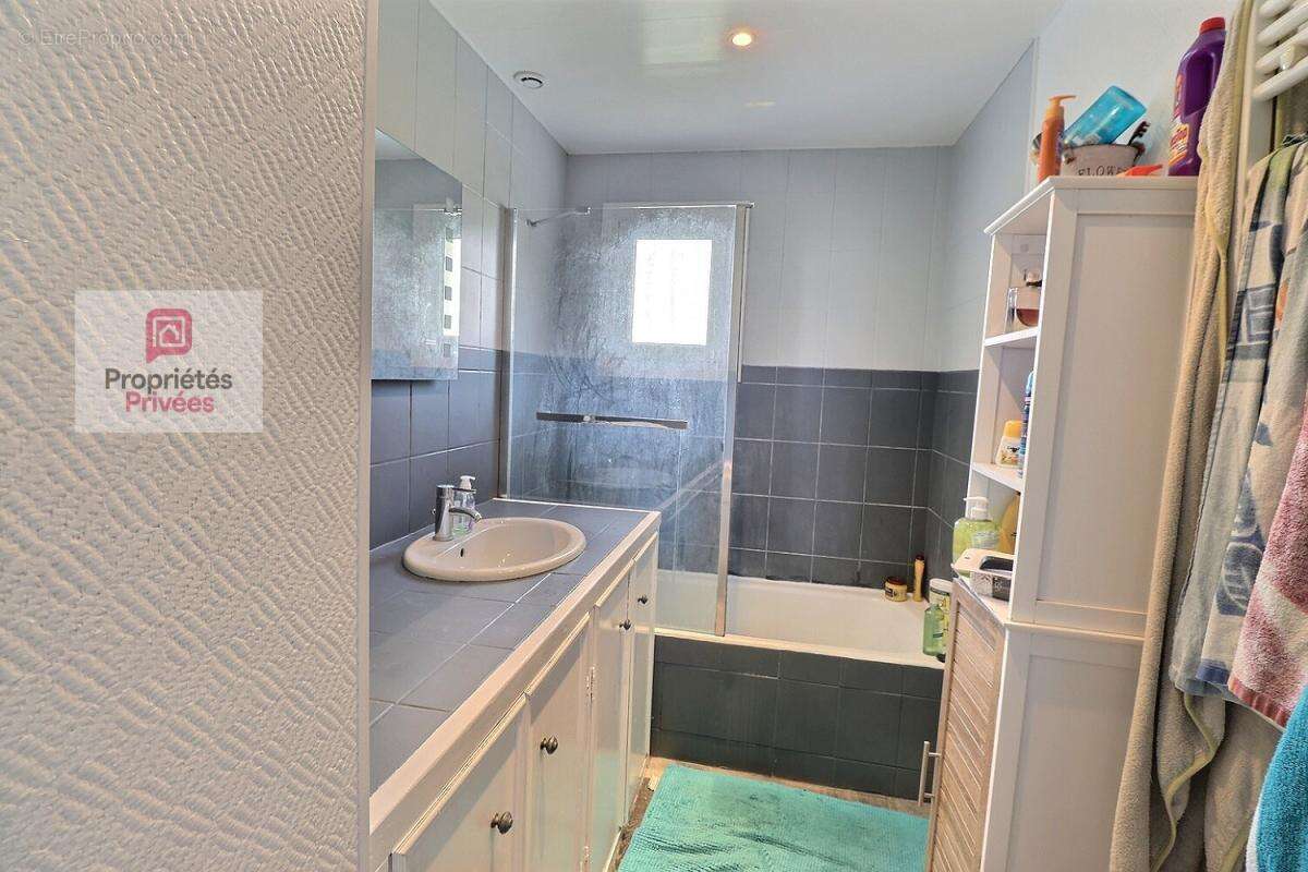 Maison 5 pièces de 106 m2 - 4 chambres - Garage - Terrasse plein sud - 3 places privatives dans la propriété -cabanon de jardin- - photo 8