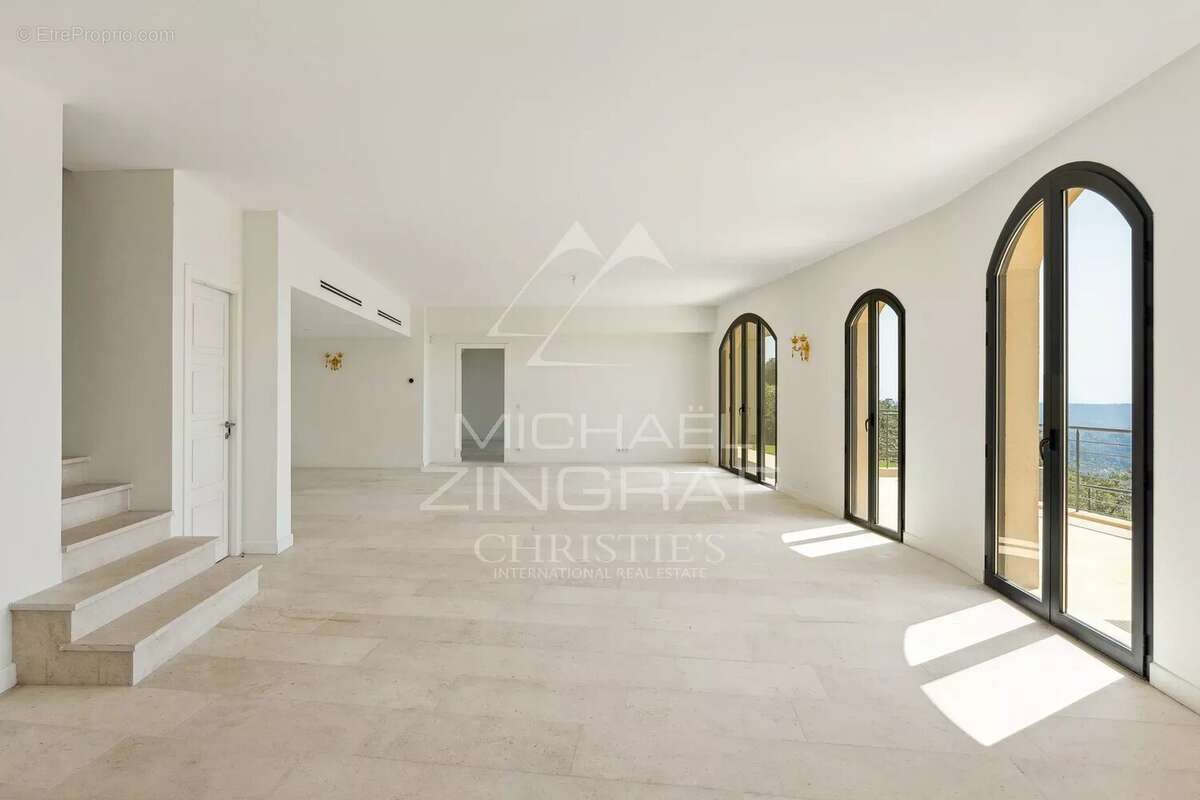 Villa épurée avec vue panoramique sur la Riviera - photo 3